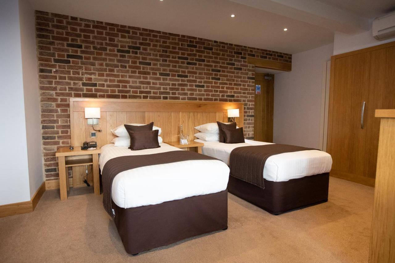 Tewinbury Farm Hotel Экстерьер фото