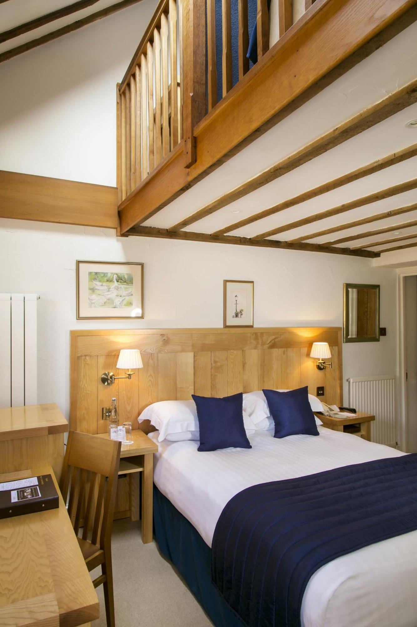 Tewinbury Farm Hotel Номер фото