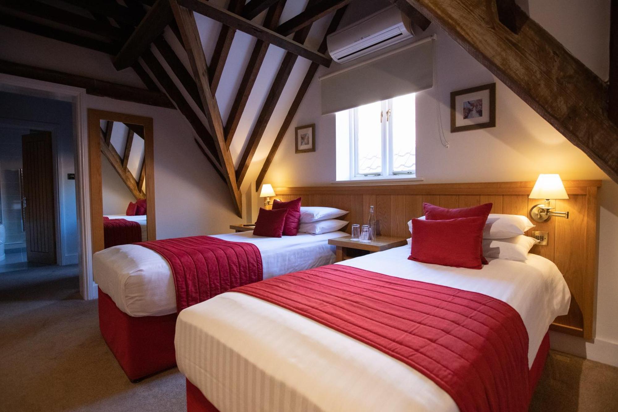 Tewinbury Farm Hotel Номер фото