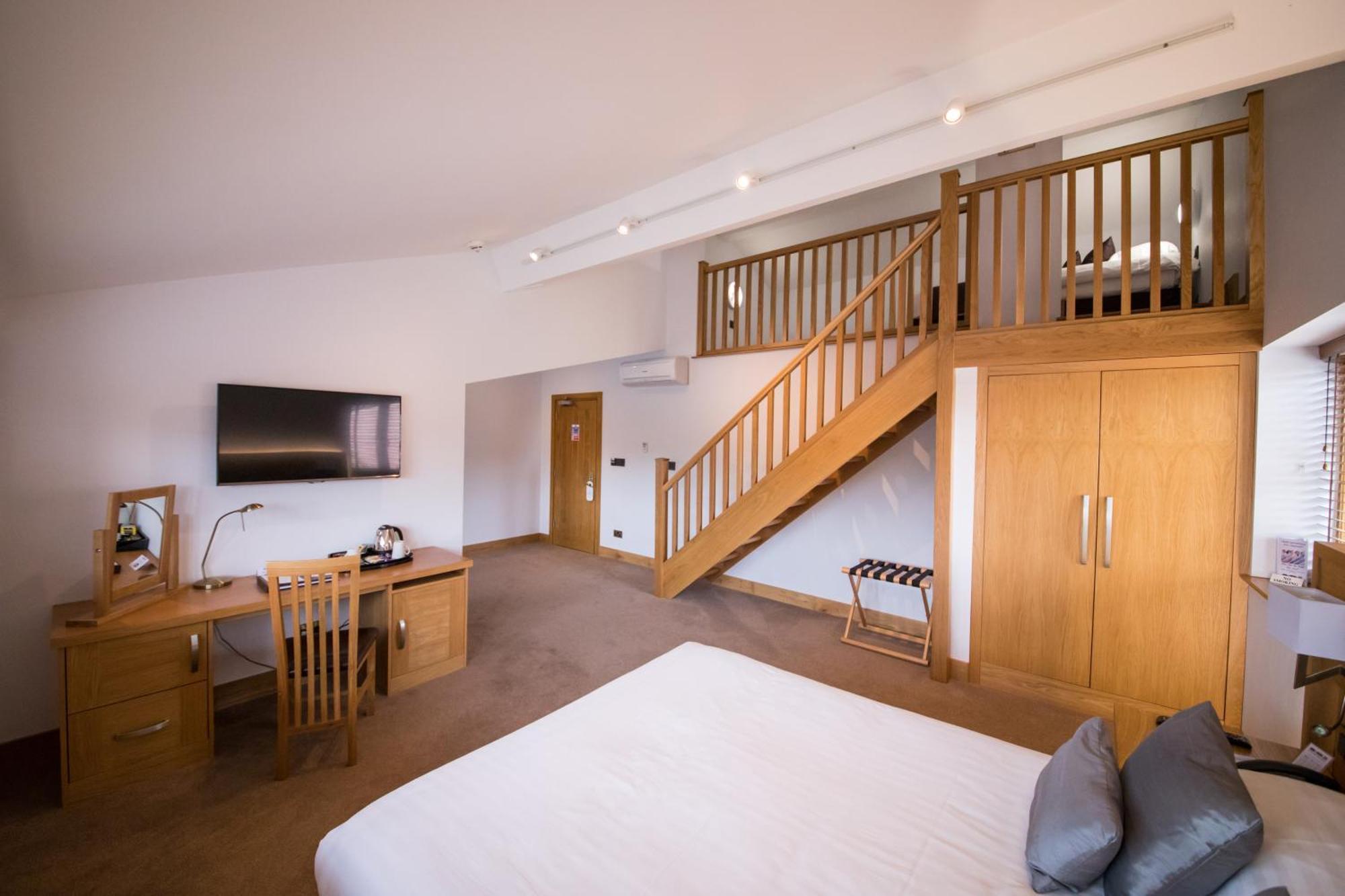 Tewinbury Farm Hotel Номер фото